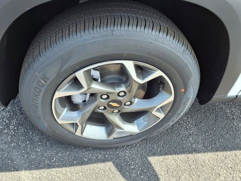 New 2025 Chevrolet Trax LT image 8