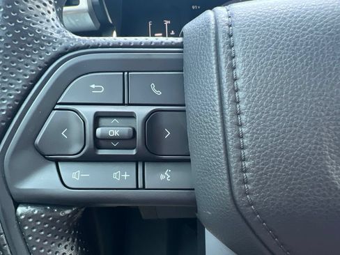 Used 2025 Toyota Tacoma SR5 AWD/4WD image 26