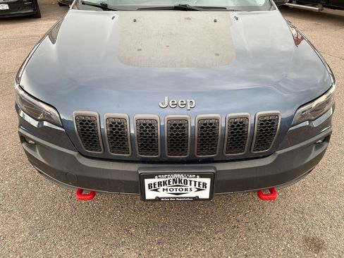 Used 2019 Jeep Cherokee Trailhawk w/ Cold Weather Group image 17