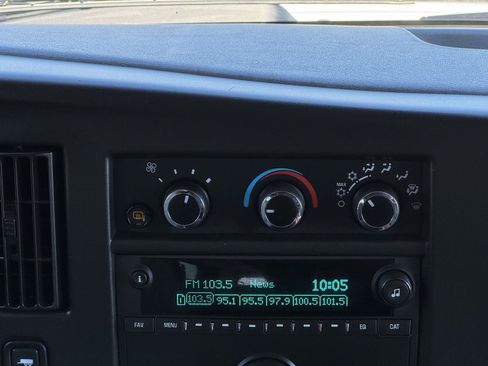 Used 2025 Chevrolet Express 3500 LT w/ LT Preferred Equipment Group RWD image 19