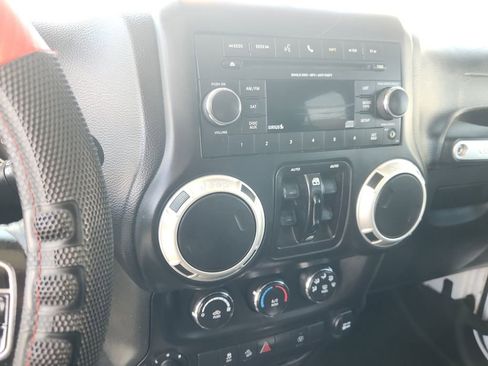 Used 2017 Jeep Wrangler Unlimited Sahara w/ Connectivity Group image 24