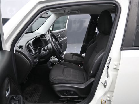 Used 2017 Jeep Renegade Altitude FWD image 12