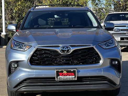 Used 2024 Toyota Highlander Limited image 7