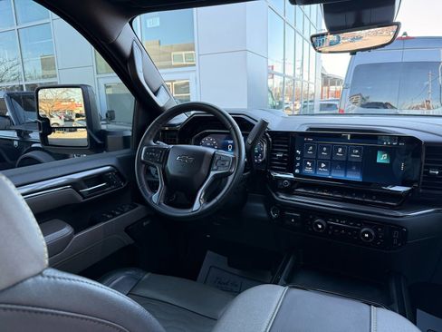 Used 2024 Chevrolet Silverado 2500 ZR2 w/ Technology Package image 39