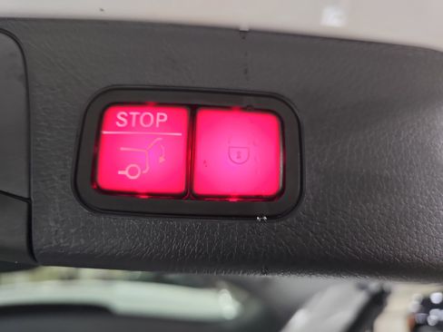 New 2025 Mercedes-Benz GLB 250 image 14