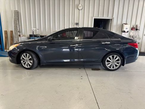 Used 2012 Hyundai Sonata SE w/ Navigation & Sunroof Pkg FWD image 2