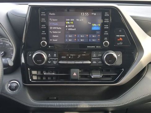 Used 2022 Toyota Highlander XLE image 17