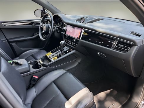 Used 2025 Porsche Macan Turbo AWD/4WD image 19