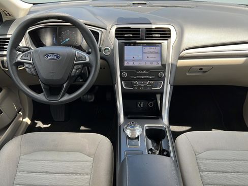 Used 2019 Ford Fusion SE FWD image 13