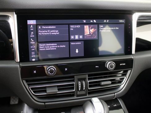 Certified 2026 Porsche Macan AWD/4WD image 26
