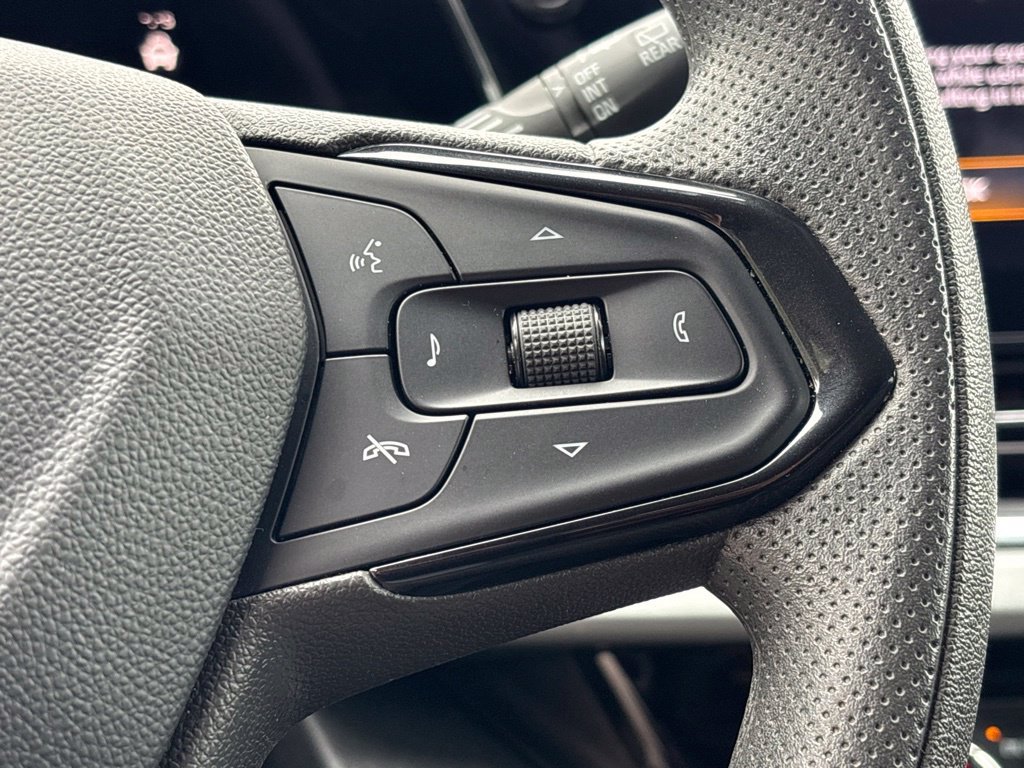 Used 2025 Chevrolet Trax LT FWD image 18