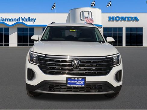 Used 2025 Volkswagen Atlas SE image 2