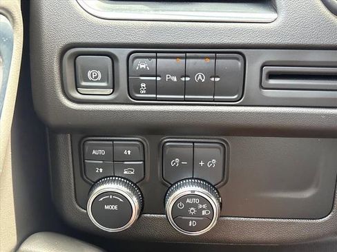 Certified 2024 GMC Yukon SLT AWD/4WD image 18