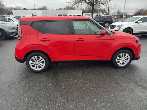 Used 2023 Kia Soul LX image 8