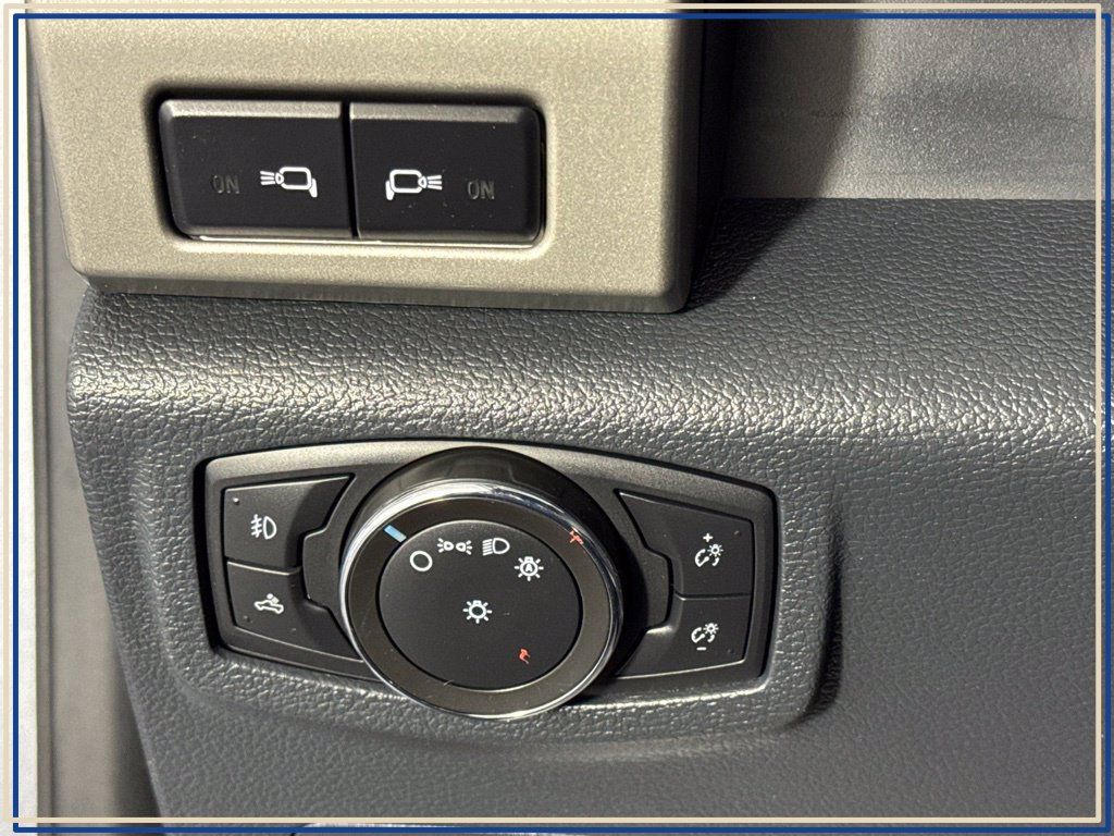 Used 2022 Ford F250 Lariat w/ Black Appearance Package AWD/4WD image 22