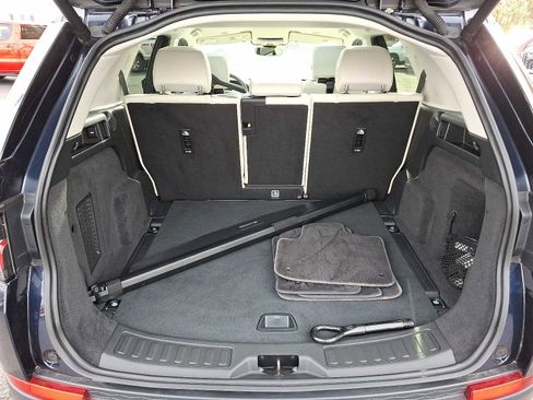 Used 2023 Land Rover Discovery Sport SE image 28