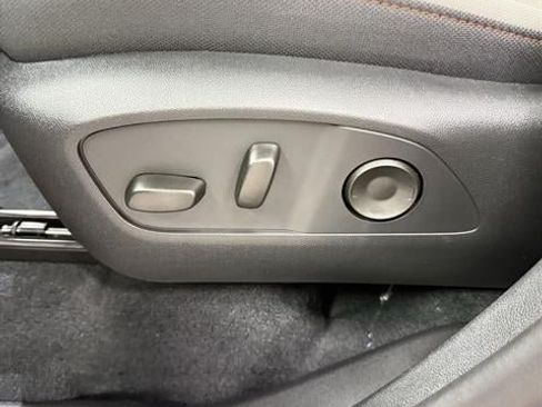 New 2026 Chevrolet Traverse LT w/ Sun and Wheel Package FWD image 25