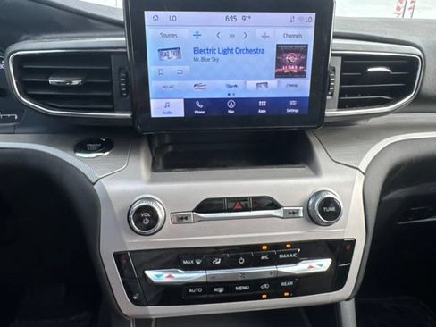Used 2023 Ford Explorer XLT w/ Equipment Group 202A AWD/4WD image 29