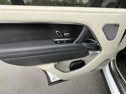 Used 2024 Land Rover Range Rover Long Wheelbase Autobiography image 24