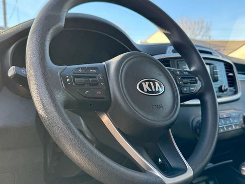 Used 2018 Kia Sorento LX image 19