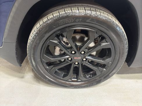 Used 2022 GMC Terrain SLE w/ Driver Convenience Package image 9