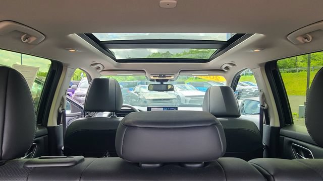 Used 2025 Nissan Rogue Platinum AWD/4WD image 24