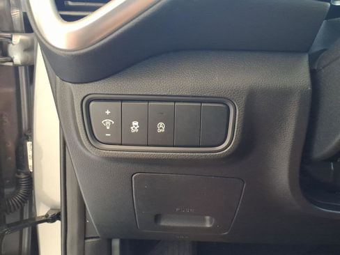 Used 2025 Kia Soul LX w/ LX Technology Package FWD image 7