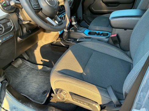 Used 2024 Jeep Wrangler Unlimited w/ Convenience Group image 10