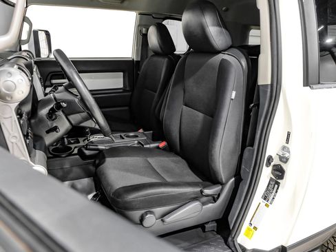 Used 2014 Toyota FJ Cruiser 4WD w/ Upgrade Package image 33