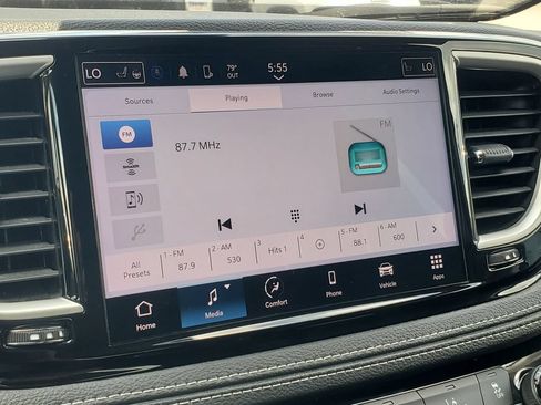 Used 2023 Chrysler Pacifica Touring-L AWD/4WD image 17