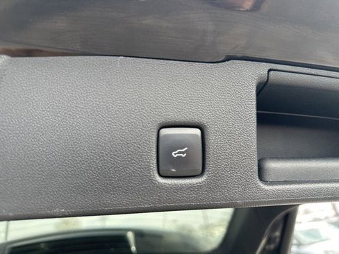 Certified 2022 Ford Escape SE w/ SE Sport Appearance Package image 10