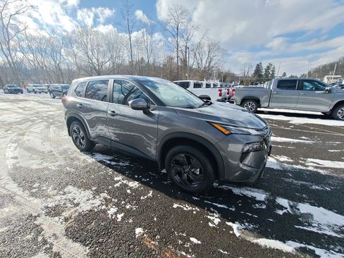 Used 2026 Nissan Rogue SV w/ Cold Weather Package image 6