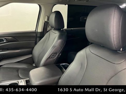 Used 2025 Kia Carnival SX Prestige image 16