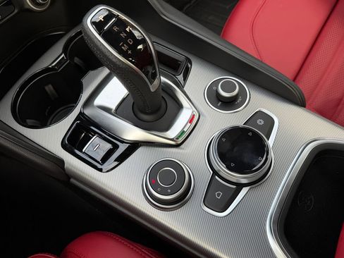 Used 2025 Alfa Romeo Giulia image 23