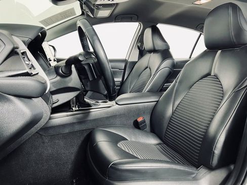 Used 2021 Toyota Camry SE image 8