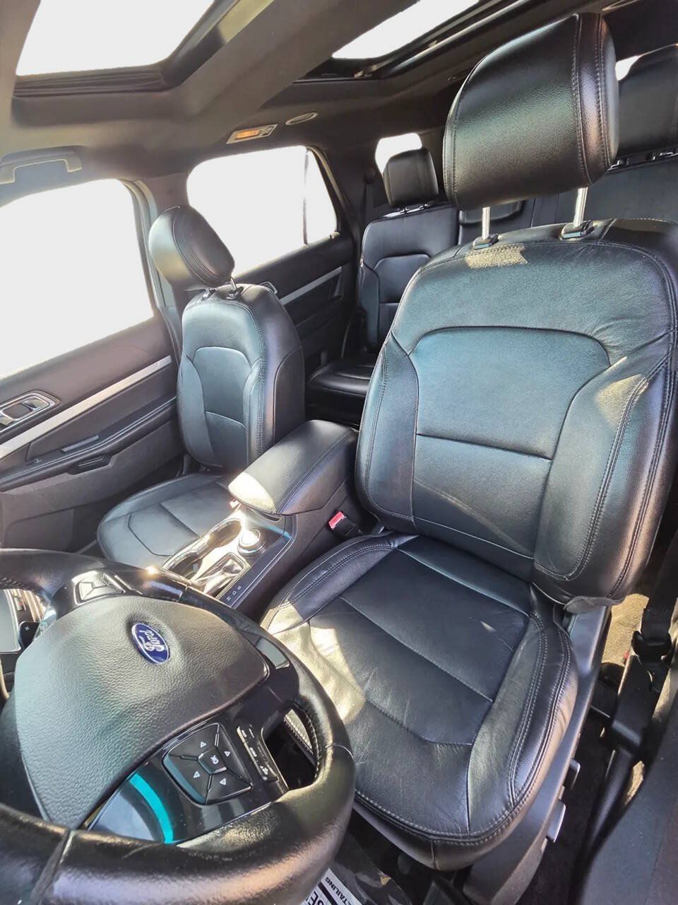 Used 2017 Ford Explorer XLT w/ Equipment Group 202A AWD/4WD image 11