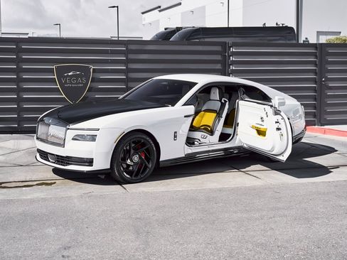 Used 2025 Rolls-Royce Spectre Black Badge image 5