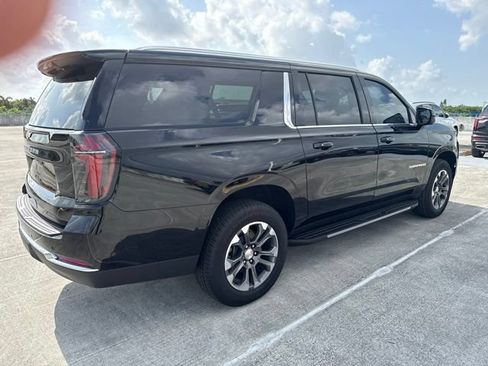 Used 2026 Chevrolet Suburban LS RWD image 19
