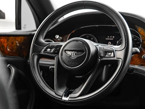 Used 2019 Bentley Bentayga AWD/4WD image 12