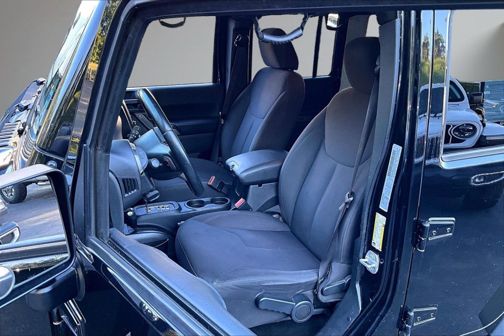 Used 2017 Jeep Wrangler Unlimited Sport w/ Quick Order Package 24S AWD/4WD image 20