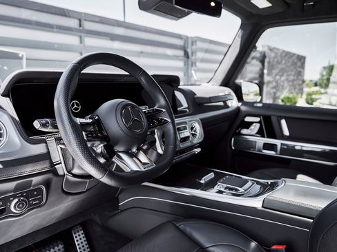 Used 2025 Mercedes-Benz G 63 AMG 4MATIC image 2