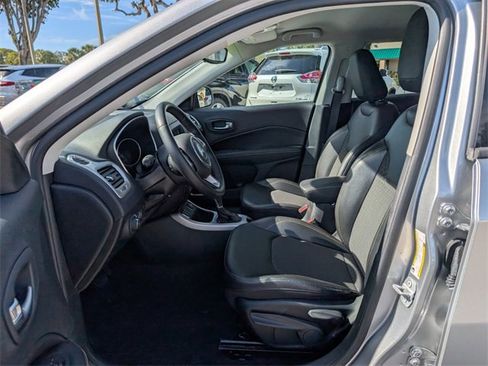 Used 2020 Jeep Compass Latitude image 10