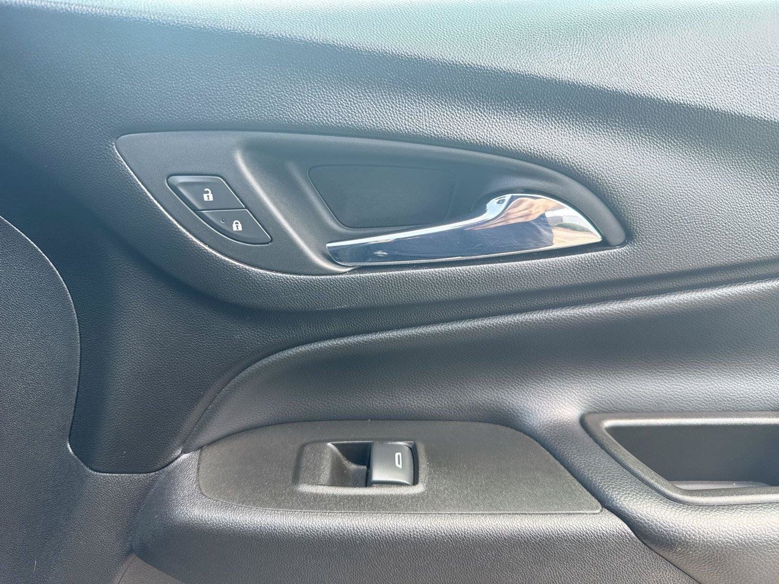 Used 2020 Chevrolet Equinox LT FWD image 17