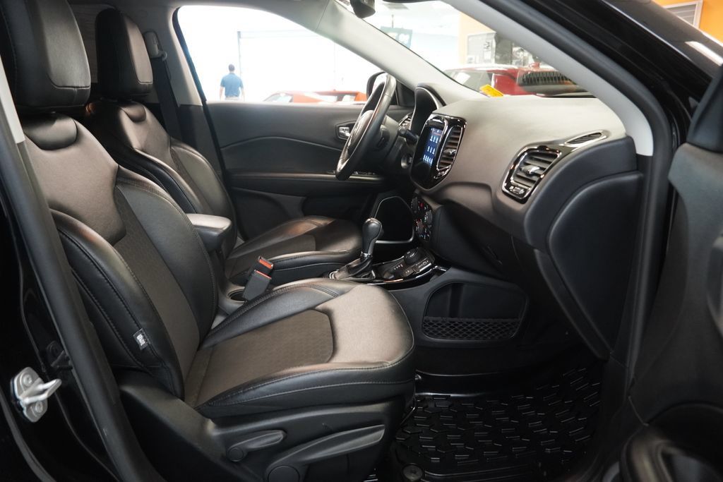 Used 2018 Jeep Compass Latitude w/ Popular Equipment Group AWD/4WD image 34