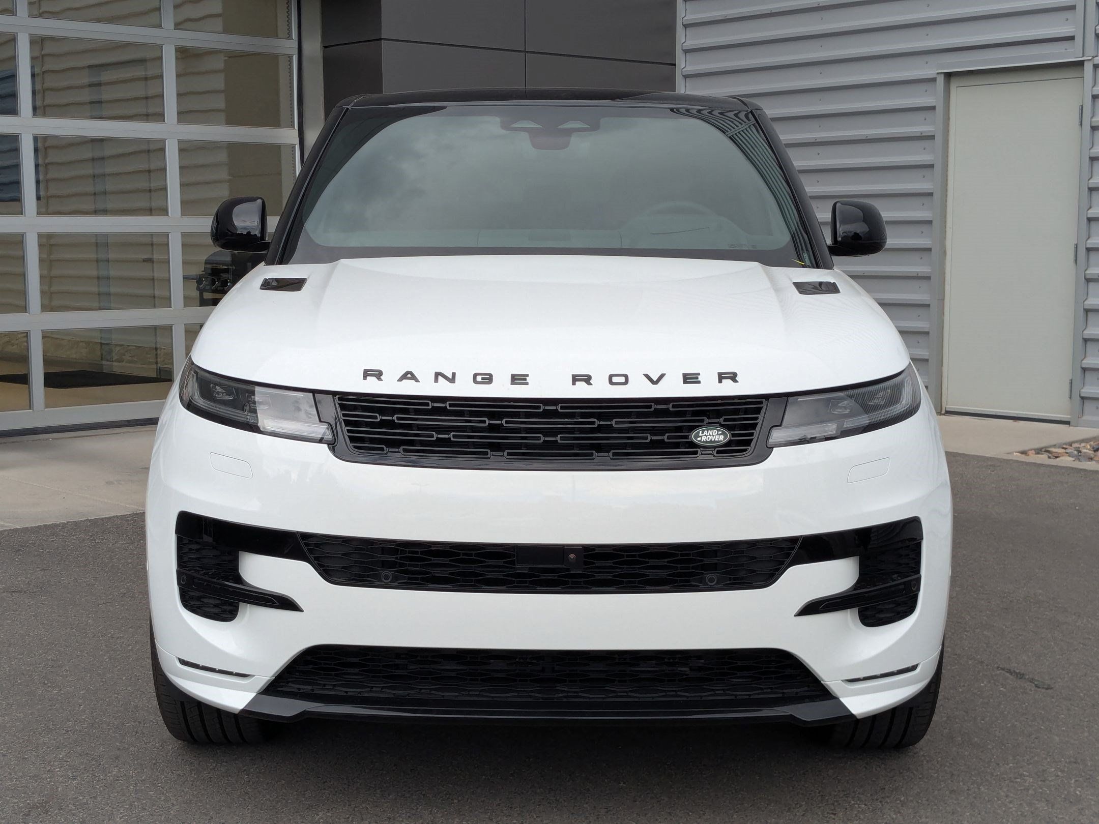 New 2026 Land Rover Range Rover Sport Dynamic SE AWD/4WD image 2