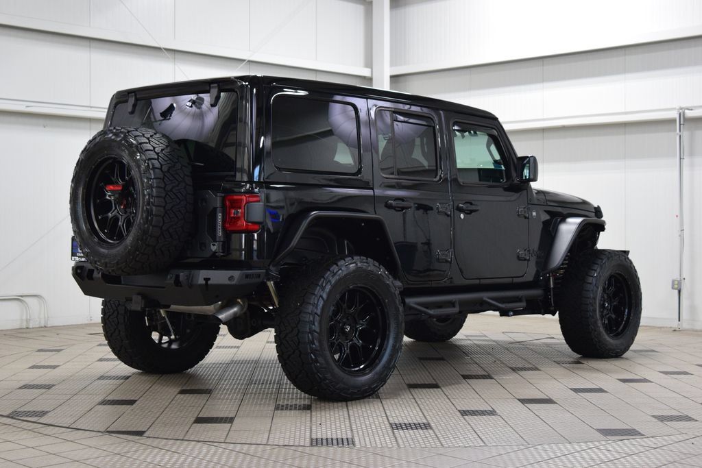 Used 2025 Jeep Wrangler Unlimited Sahara AWD/4WD image 7
