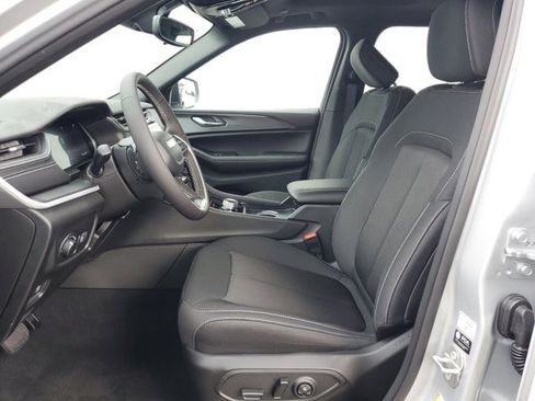 New 2024 Jeep Grand Cherokee Laredo X image 11