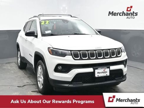Used 2022 Jeep Compass Latitude image 1