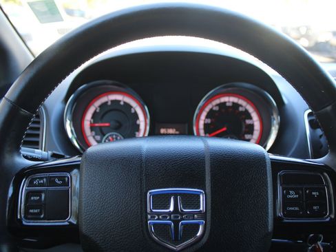 Used 2016 Dodge Grand Caravan SXT image 36