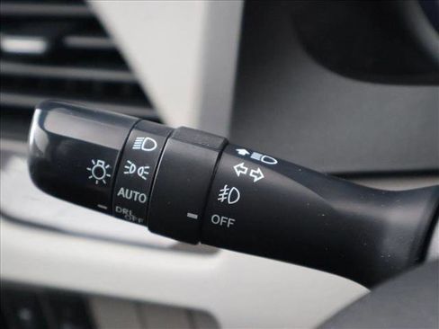 Used 2020 Toyota Sienna XLE w/ XLE Navigation Package FWD image 16